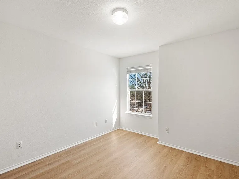 11416 Dog Leg Dr — Photo 17