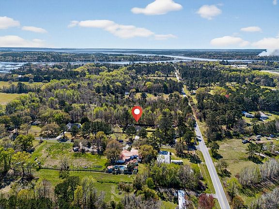 3rd image of 7389 Commodore Rd