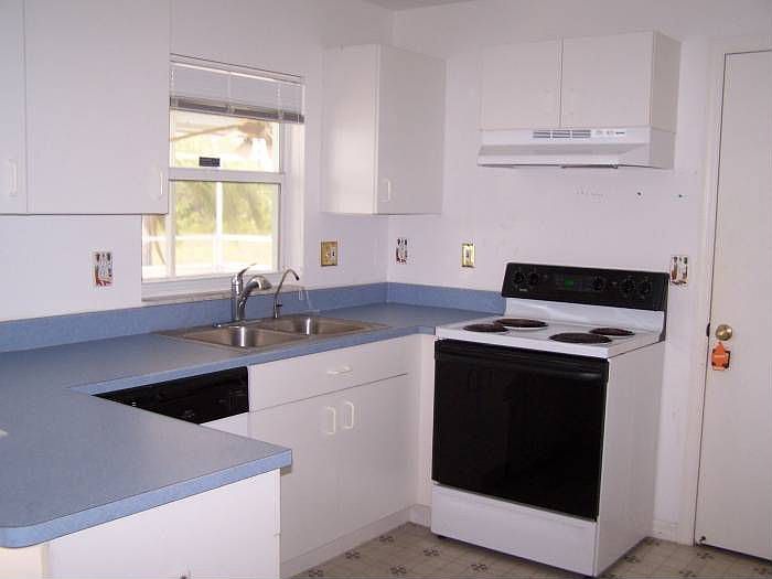 2nd image of 329 NE 30th St