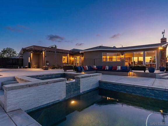 3rd image of 4986 San Jacinto Cir E