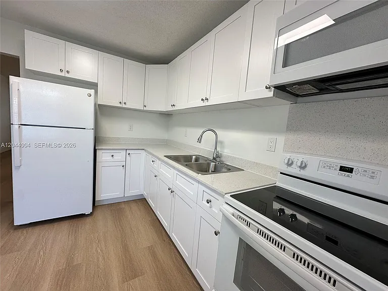 3700 NE 22nd Ave #4 — Photo 5