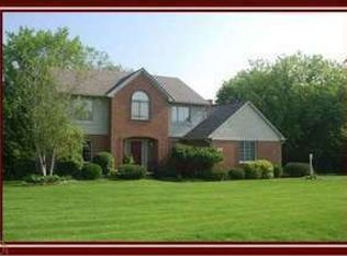 9385 Daleview Dr, South Lyon, MI