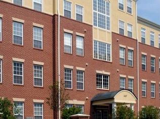 6401 Rock Forest Dr APT 110, Bethesda, MD 20817