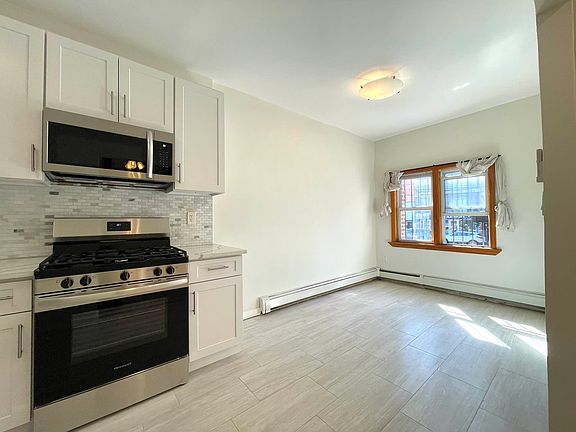 5th image of 2321 Broadway Unit 2