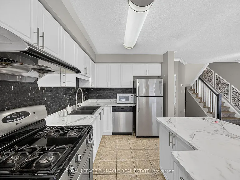 163 Livingston Ave N — Photo 17