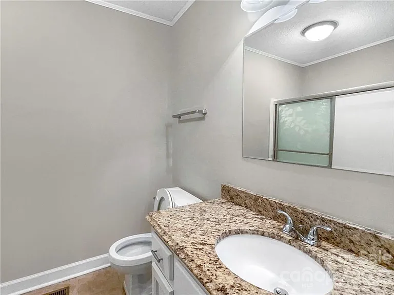 2108 Deepwood Ct — Photo 5
