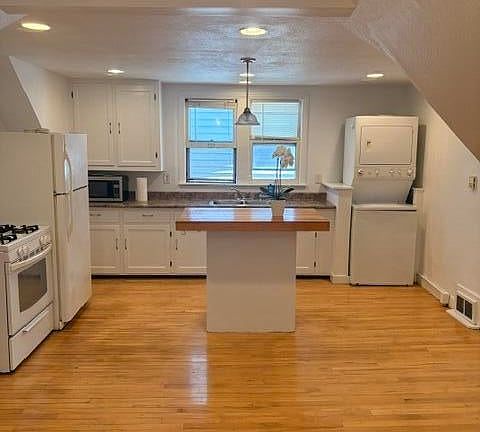 3rd image of 828 E Wright St #2