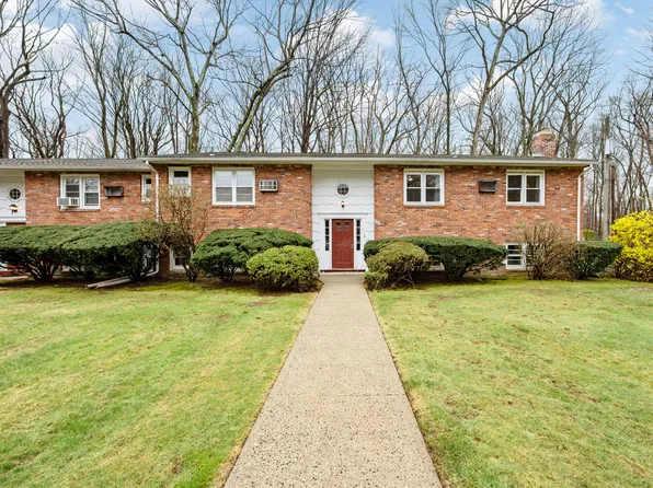 1113 Waterbury Road APT 2D, Cheshire, CT 06410