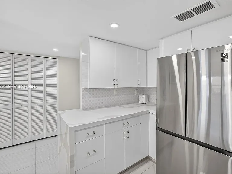 3000 E Sunrise Blvd #14C — Photo 8
