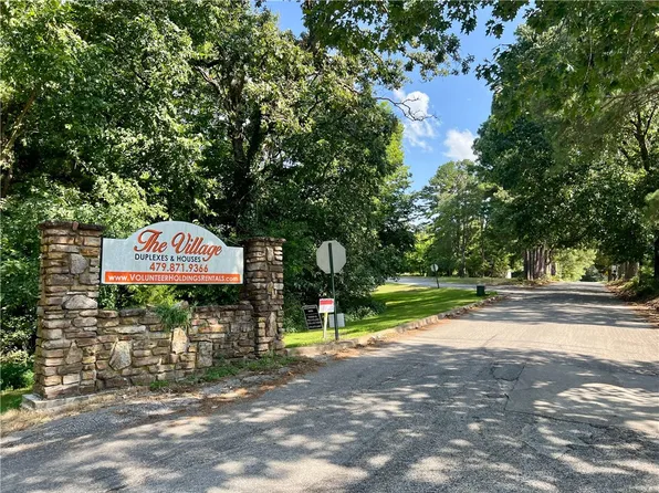 17881 E Village Rd, Springdale, AR 72764
