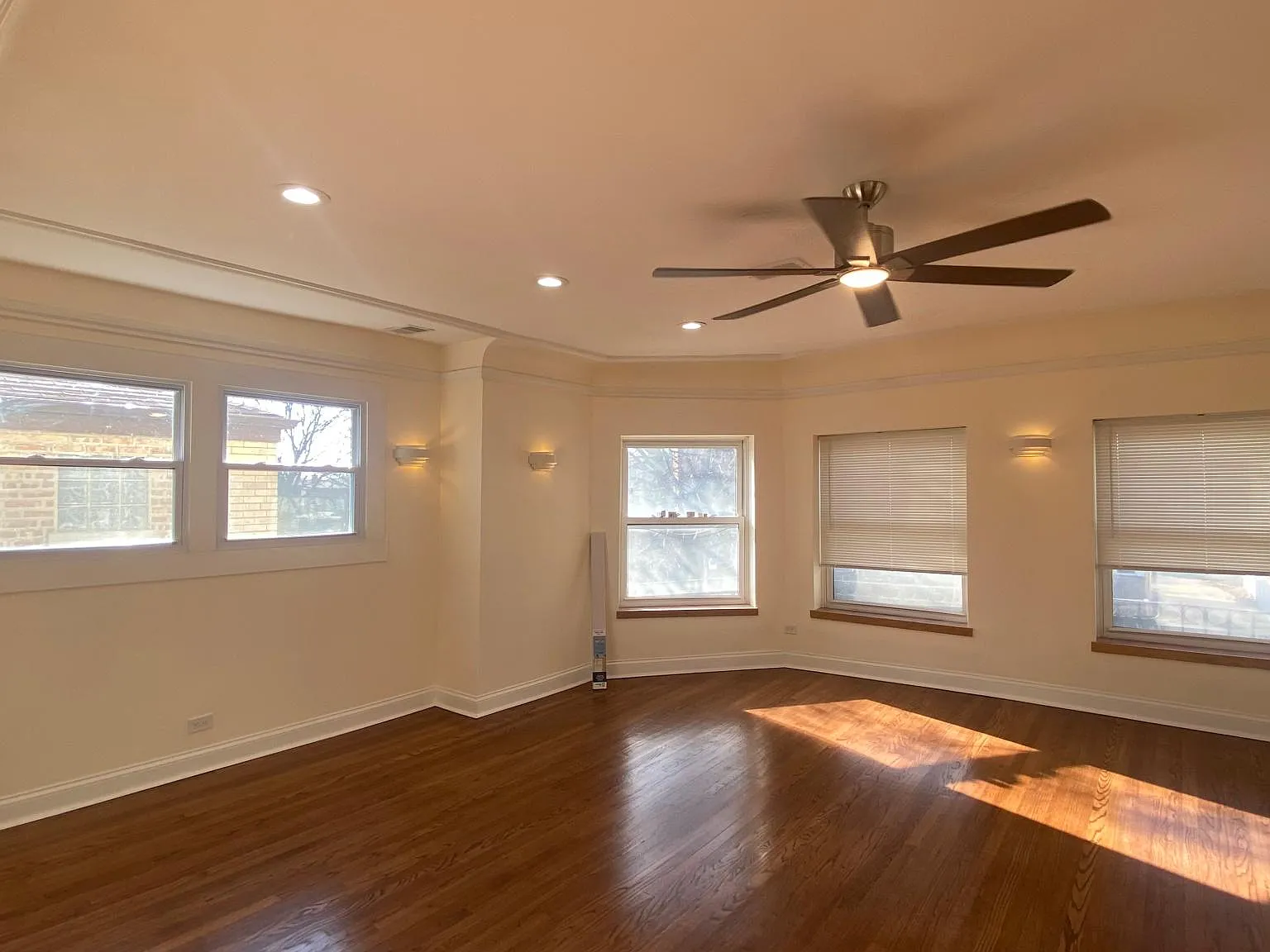 5739 N Francisco Ave — Photo 4