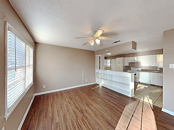 2nd image of 930 Pampa Dr