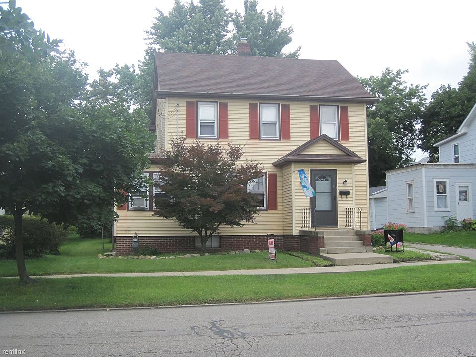 1st image of 211 E Washington St