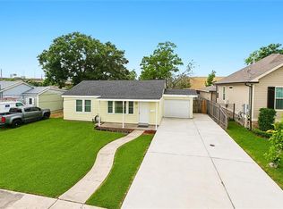 1120 Evergreen Dr, Gretna, LA 70053