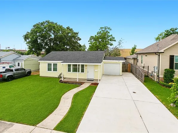 1120 Evergreen Dr, Gretna, LA 70053