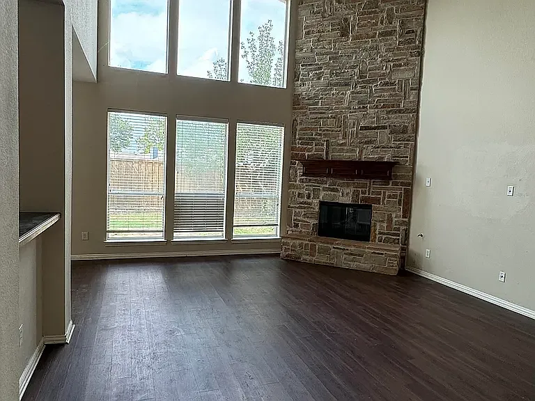 4 bed, 3266 sqft, $3,550 — Photo 3