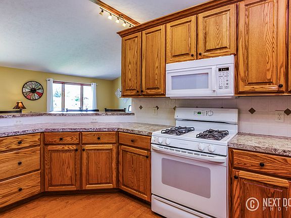 2nd image of 7029 Maplelawn Dr