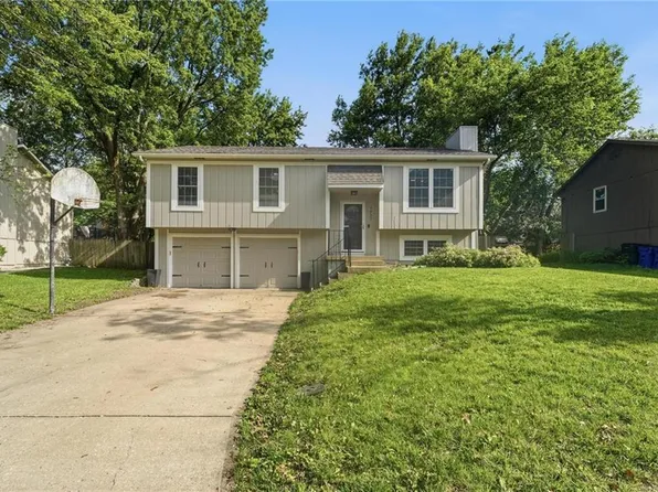 1037 S Valley Rd, Olathe, KS 66061