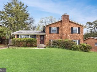10111 Ashburton Ln, Bethesda, MD 20817