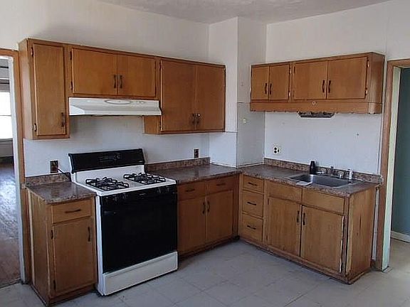 3rd image of 1566 Dudley Ave