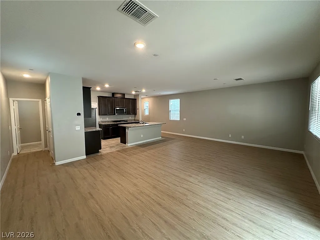 4 bed, 2.5 bath, 2077 sqft, $2,750 — Photo 4