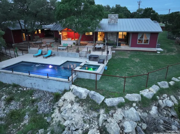 109 N Hill Top Drive, Boerne, TX 78006