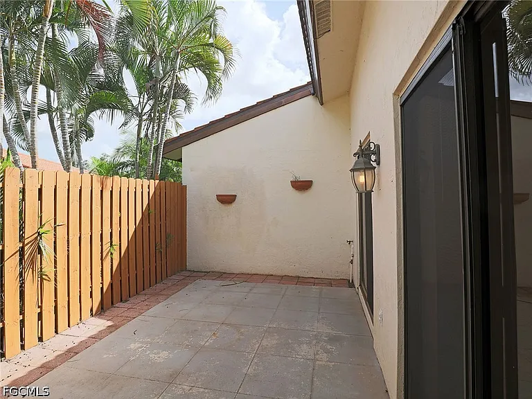 1420 Park Shore Cir #3 — Photo 16