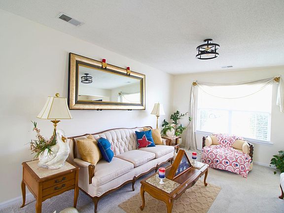 5th image of 122 W Waverly Place Ct