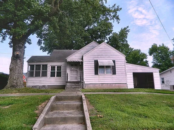 506 SE 3rd St, Fairfield, IL 62837