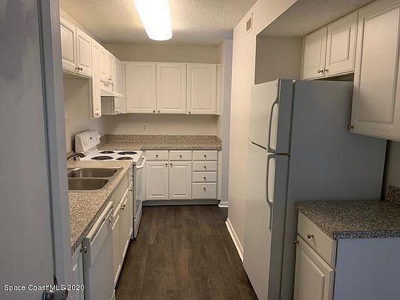 4th image of 3555 Sable Palm Ln #71