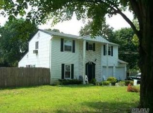 2 Dolphin Dr, Centereach, NY 11720