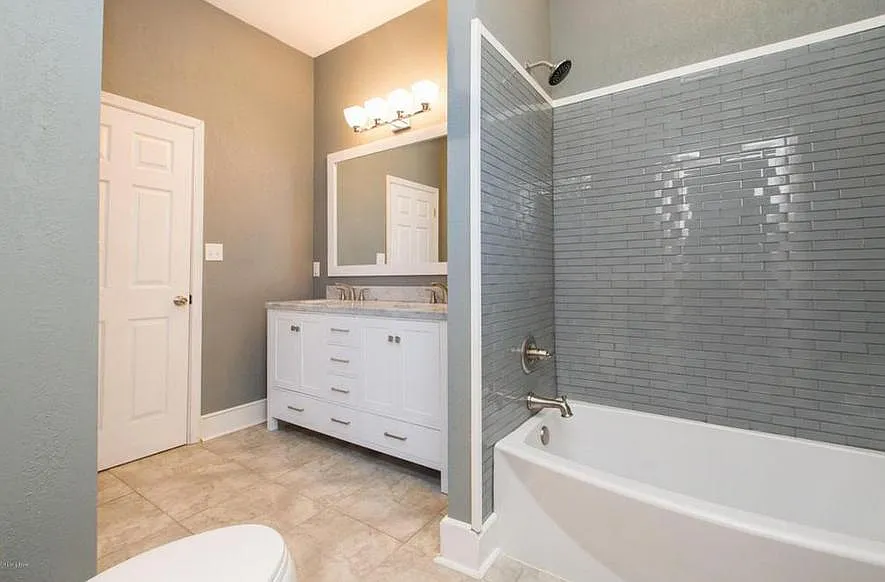 1 bed, 992 sqft, $1,300 — Photo 4