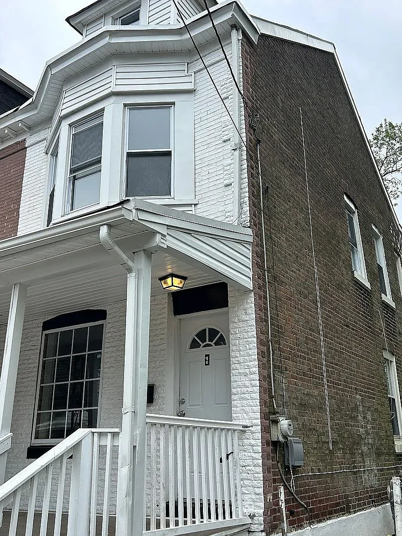 4 bed, $2,000 — Photo 2