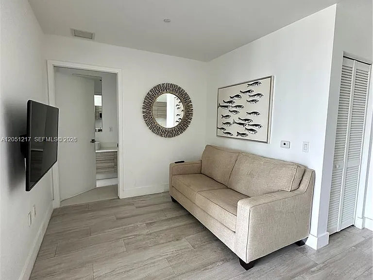 121 NE 34th St #L605 — Photo 2