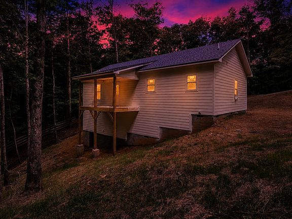 3rd image of 209 Pinecrest Ct
