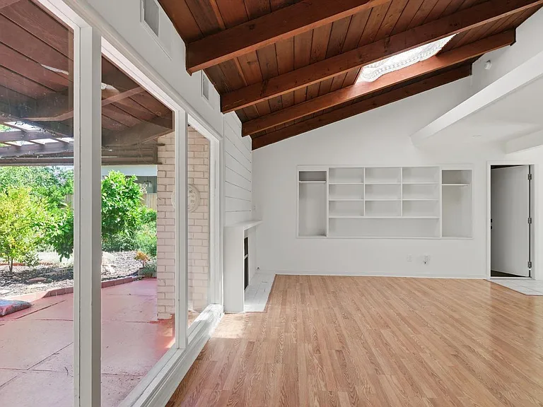 1098 Blackfield Way — Photo 4