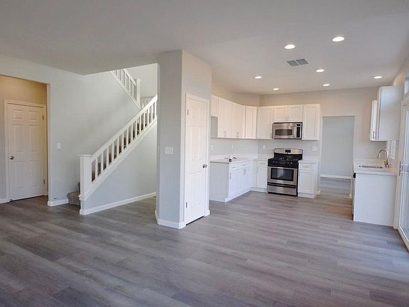 5th image of 13088 Steinbeck Dr