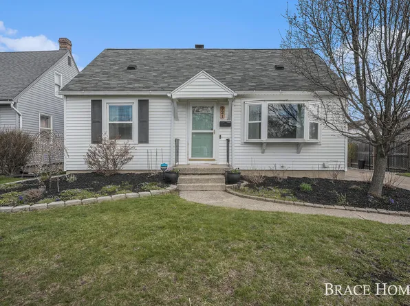 921 Sylvia St NW, Grand Rapids, MI 49504