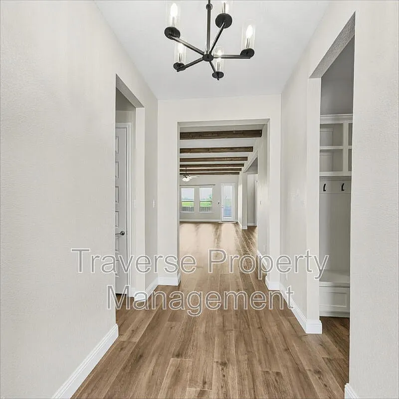 4 bed, 3.0 bath, 2636 sqft, $2,950 — Photo 3