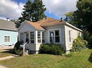 412 N Lewis St, Ludington, MI 49431