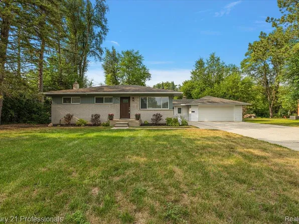 6676 Northview Dr, Clarkston, MI 48346