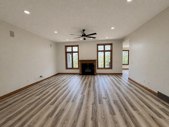 4th image of 3600 Golf View Dr