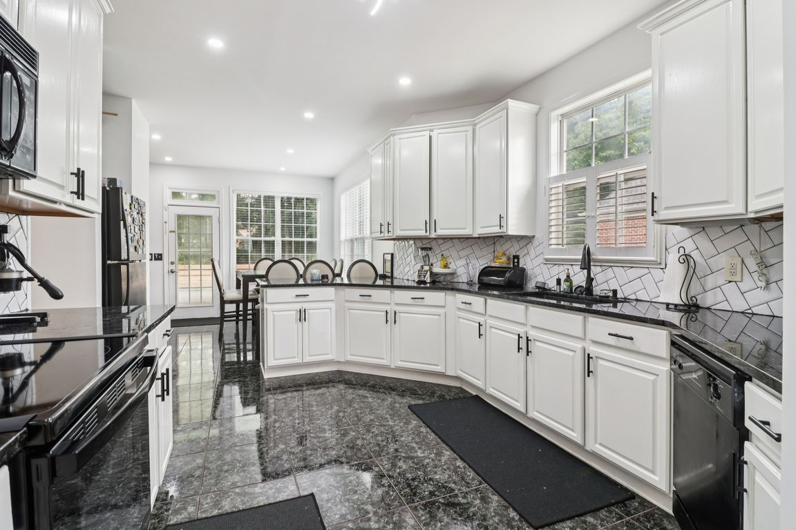 Thornecreek Dr-1306-018.jpg