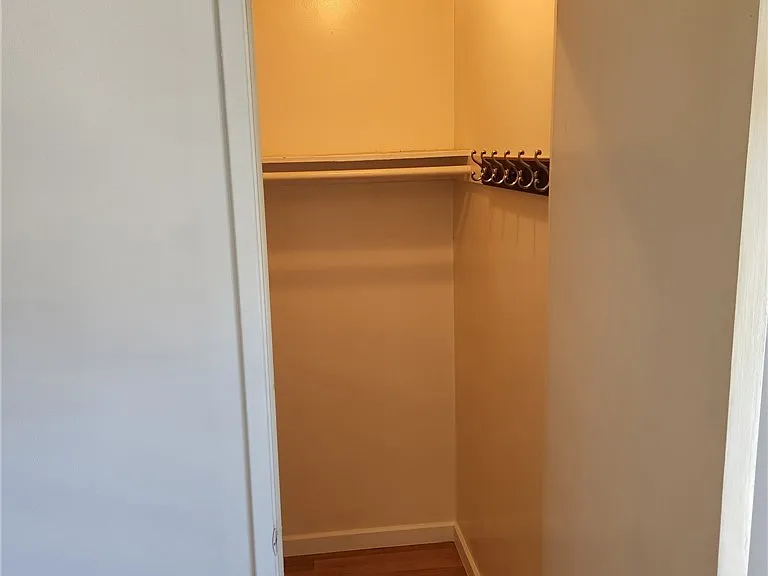 1525 E 2nd St #6 — Photo 6