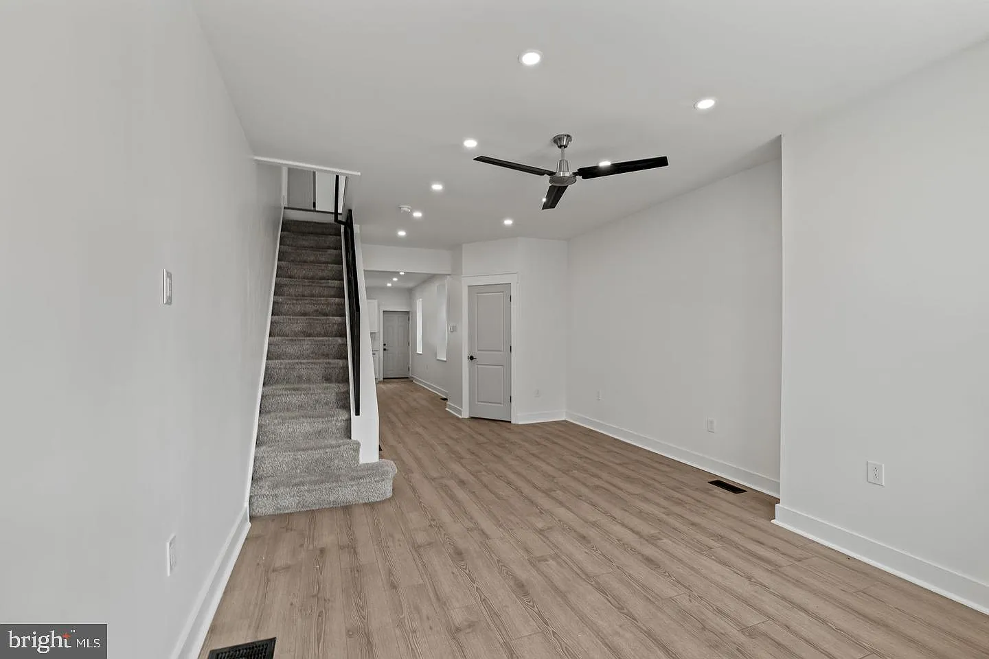 3 bed, 1.5 bath, 1094 sqft, $2,000 — Photo 3