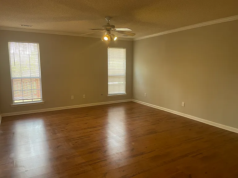 258 Stonewood Dr — Photo 4
