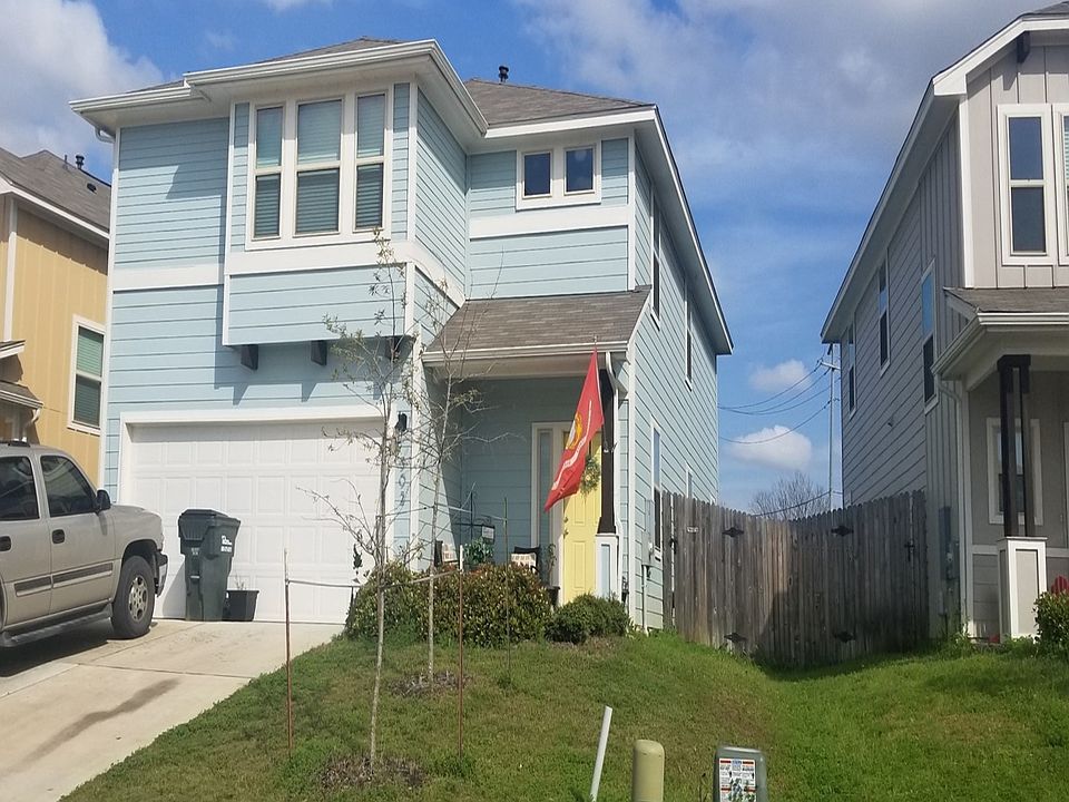 2nd image of 592 Twisted Oaks Ln