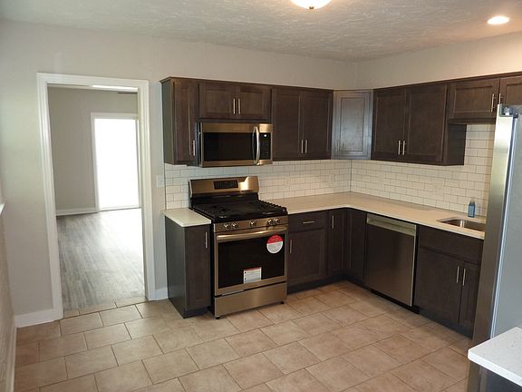 4th image of 1631 W 38th St