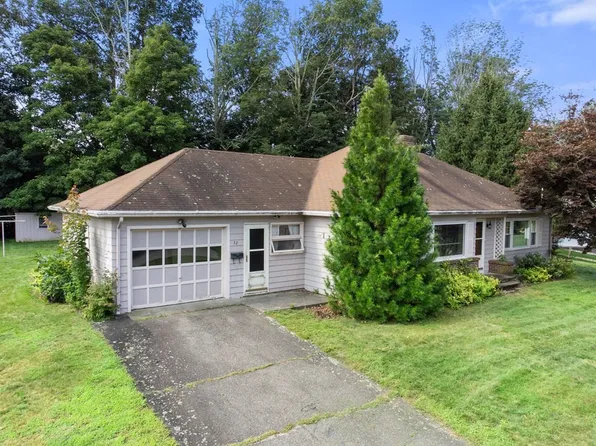 32 Crestview Dr, Southbridge, MA 01550