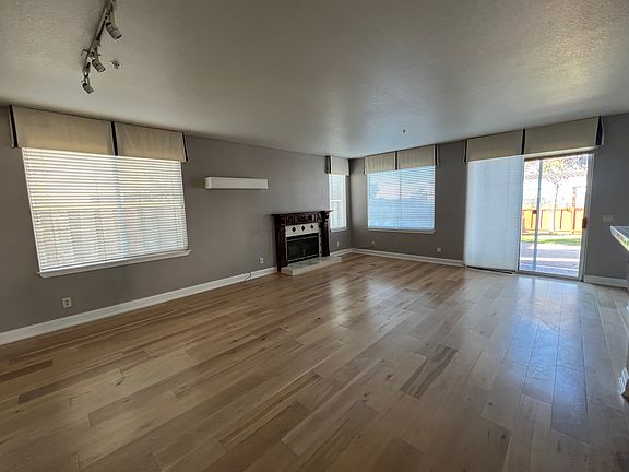 5th image of 1005 Sandhurst Dr